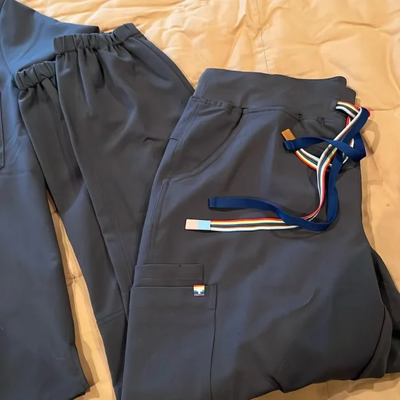 FIGS LIMITED EDITION PRIDE Scrub Set - Picture 2 of 6